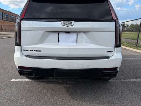 Used 2024 Cadillac Escalade Sport Platinum image 6