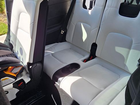 Used 2022 Tesla Model Y Long Range image 14