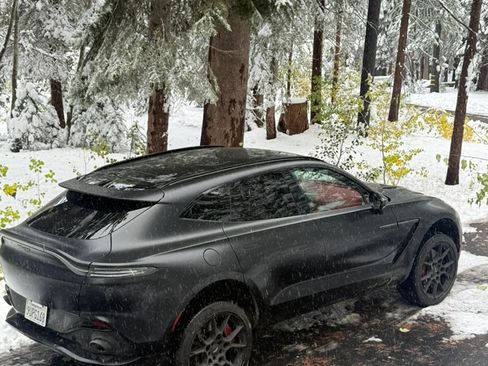 Used 2022 Aston Martin DBX AWD/4WD image 6