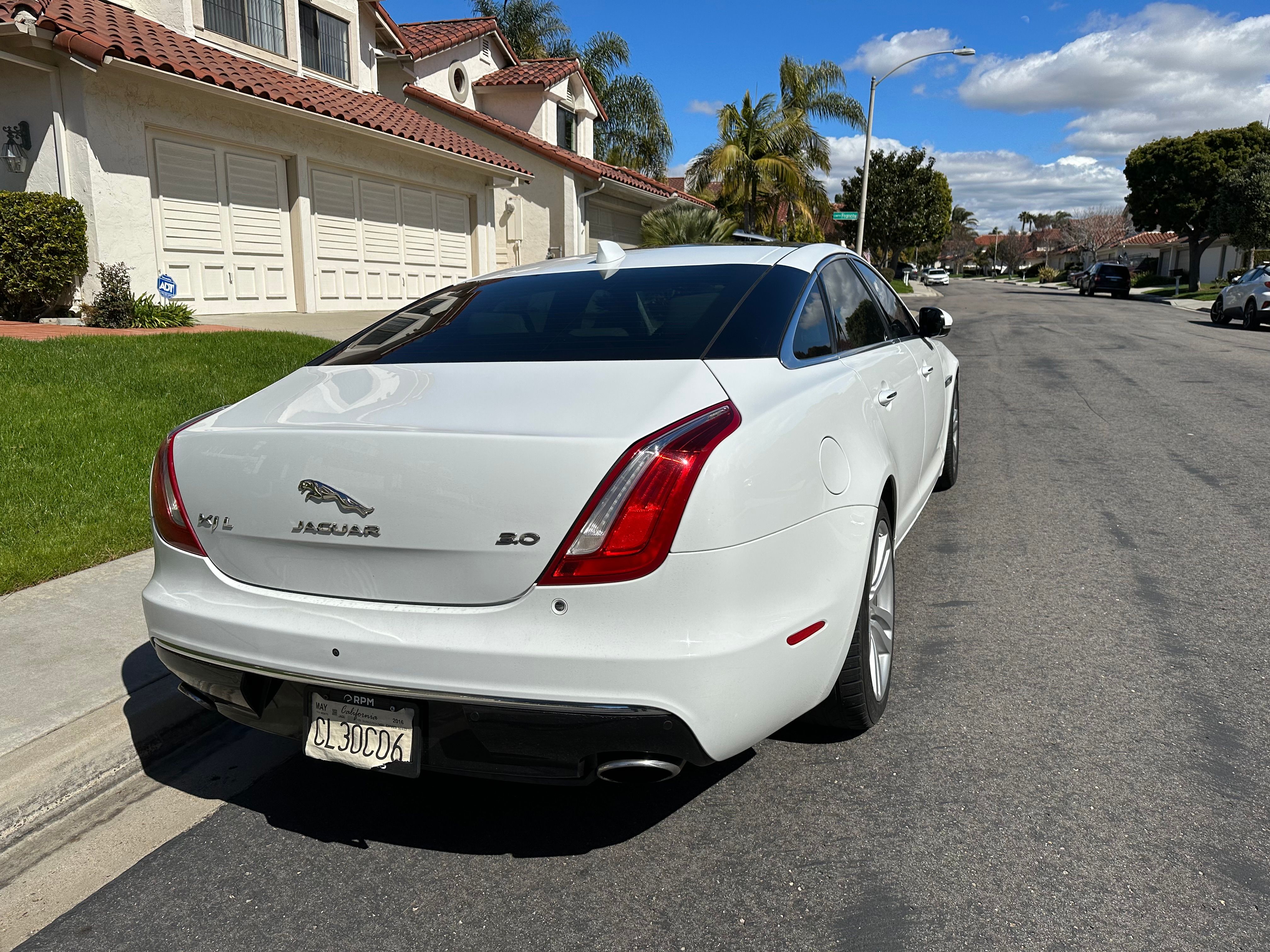 Used 2016 Jaguar XJ L Portfolio RWD image 12