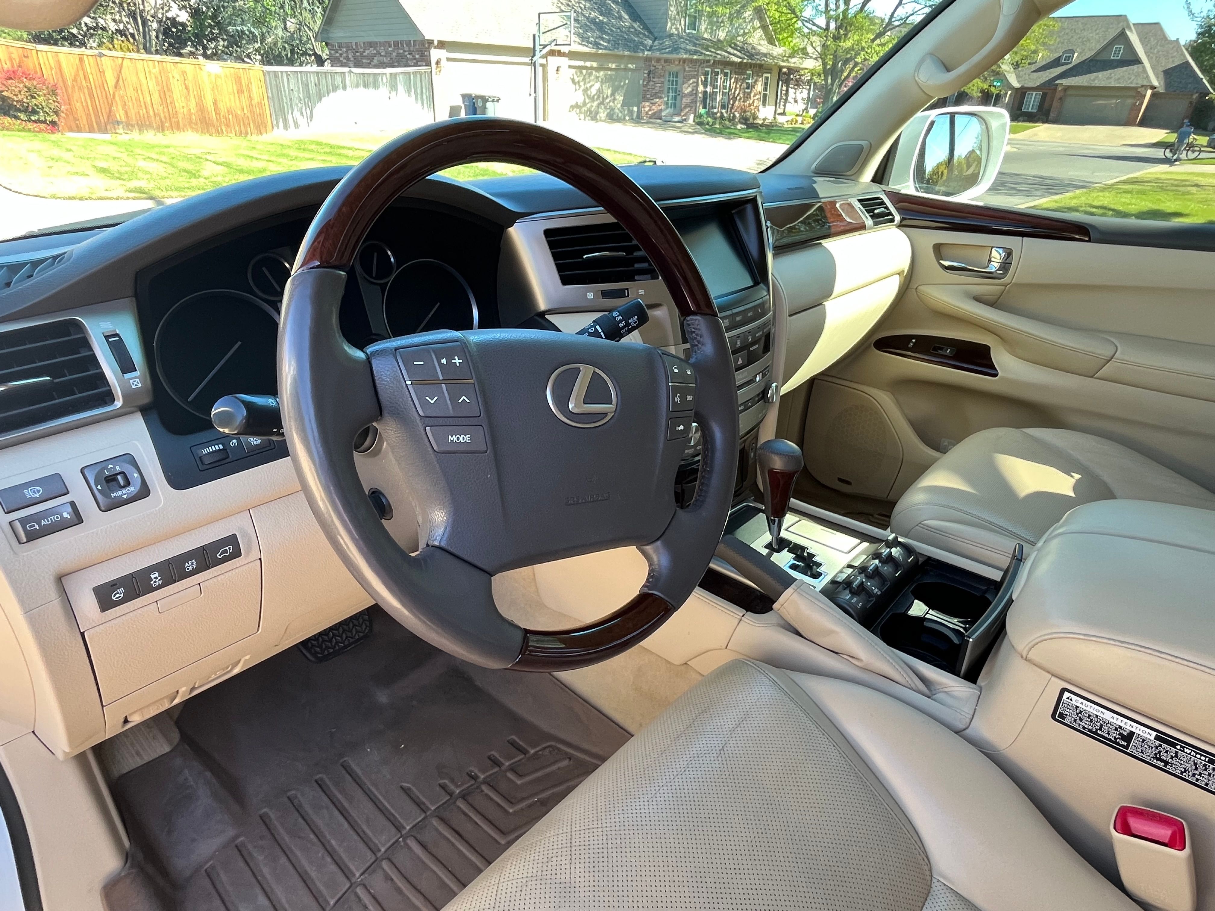 Used 2015 Lexus LX 570 4WD image 8