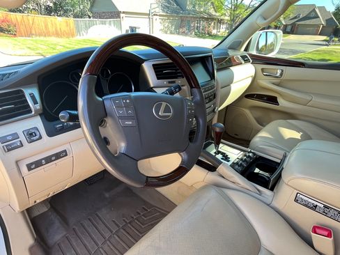 Used 2015 Lexus LX 570 4WD image 8