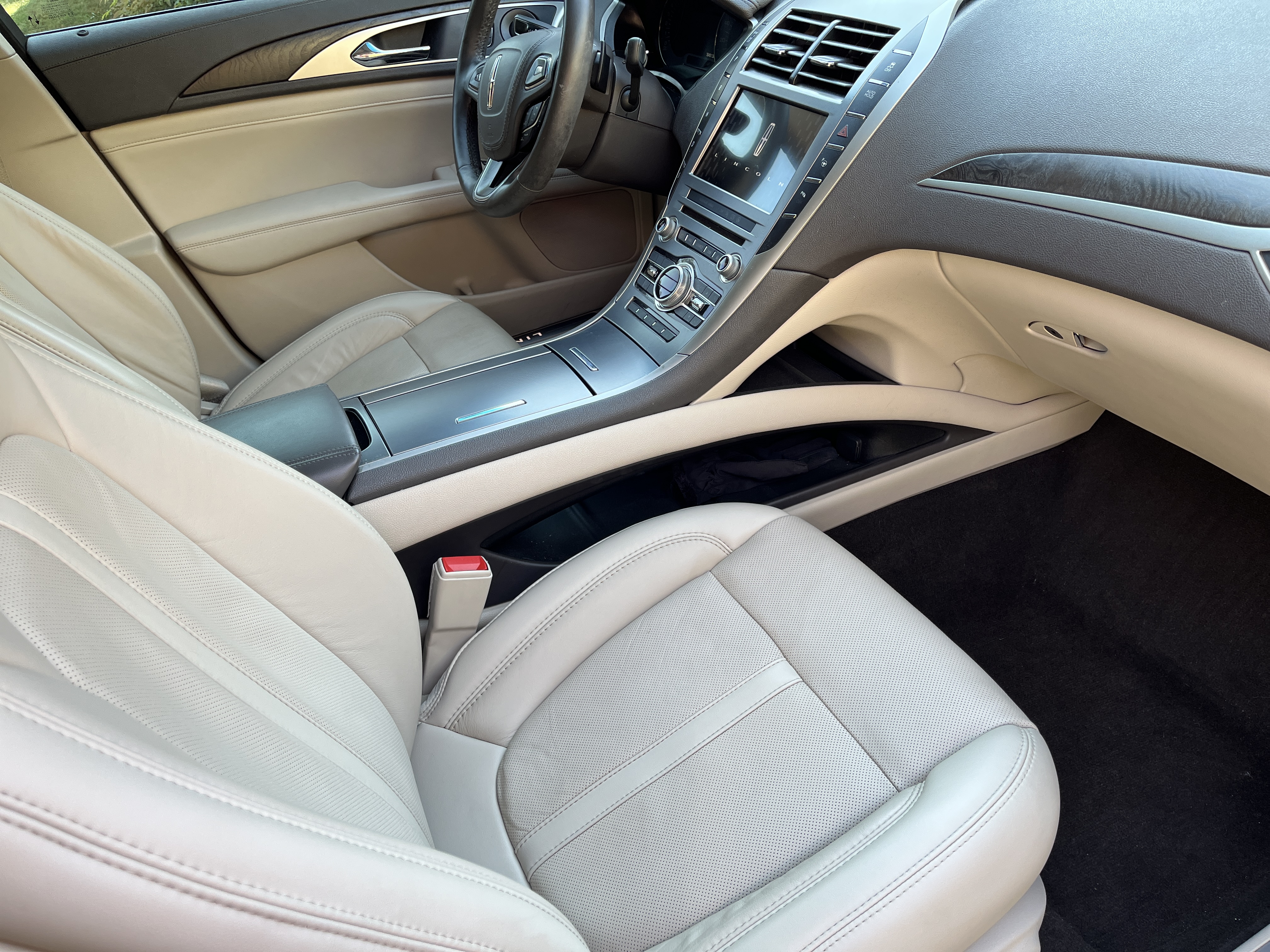 Used 2020 Lincoln MKZ Reserve w/ Monochromatic Package FWD image 8