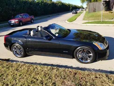 Used 2006 Cadillac XLR image 1