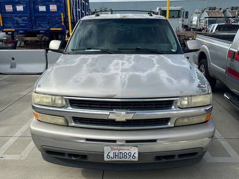 Used 2005 Chevrolet Suburban LT w/ Preferred Equipment Group AWD/4WD image 4