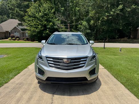 Used 2018 Cadillac XT5 Premium Luxury FWD image 2