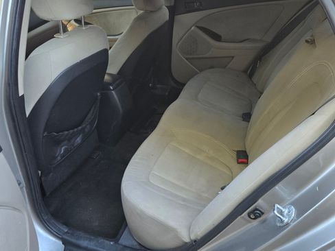 Used 2011 Kia Optima LX w/ Convenience Pkg image 13