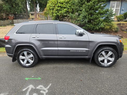 Used 2014 Jeep Grand Cherokee Overland w/ Advanced Technology Group image 2