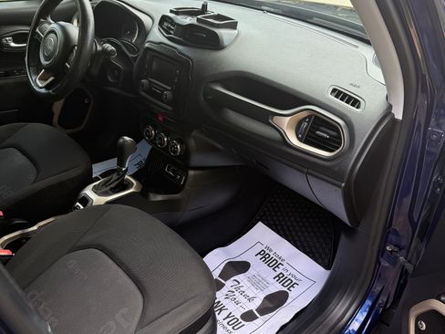 Used 2016 Jeep Renegade Latitude image 5