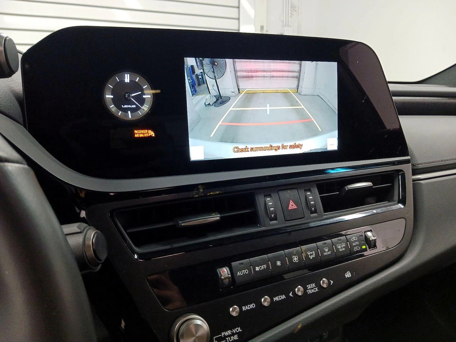 Used 2025 Lexus ES 300h w/ Premium Package FWD image 10