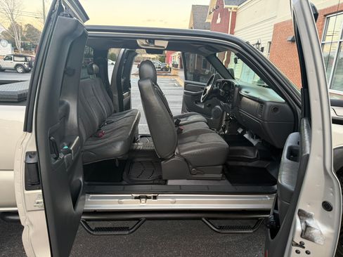 Used 2004 Chevrolet Silverado 2500 W/T image 10