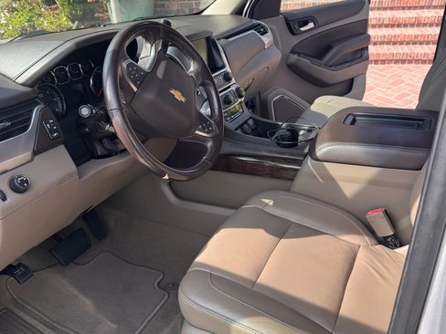 Used 2018 Chevrolet Suburban LT image 6