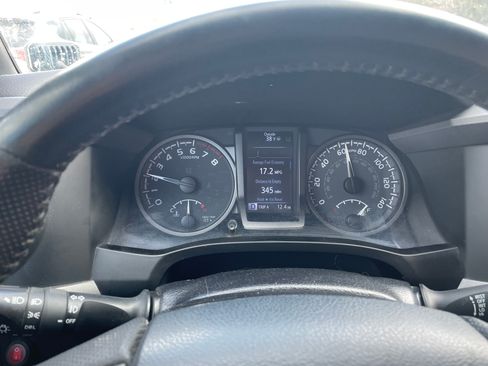 Used 2020 Toyota Tacoma TRD Off-Road w/ Technology Package image 15