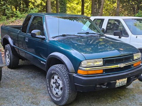 Used 1998 Chevrolet S10 Pickup LS w/ Preferred Equipment Group AWD/4WD image 6