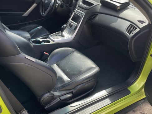 Used 2010 Hyundai Genesis 3.8 image 6