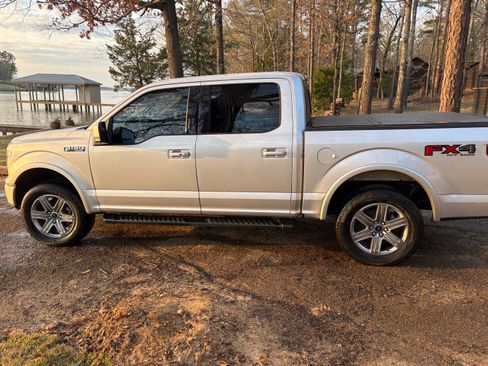 Used 2018 Ford F150 Lariat image 9