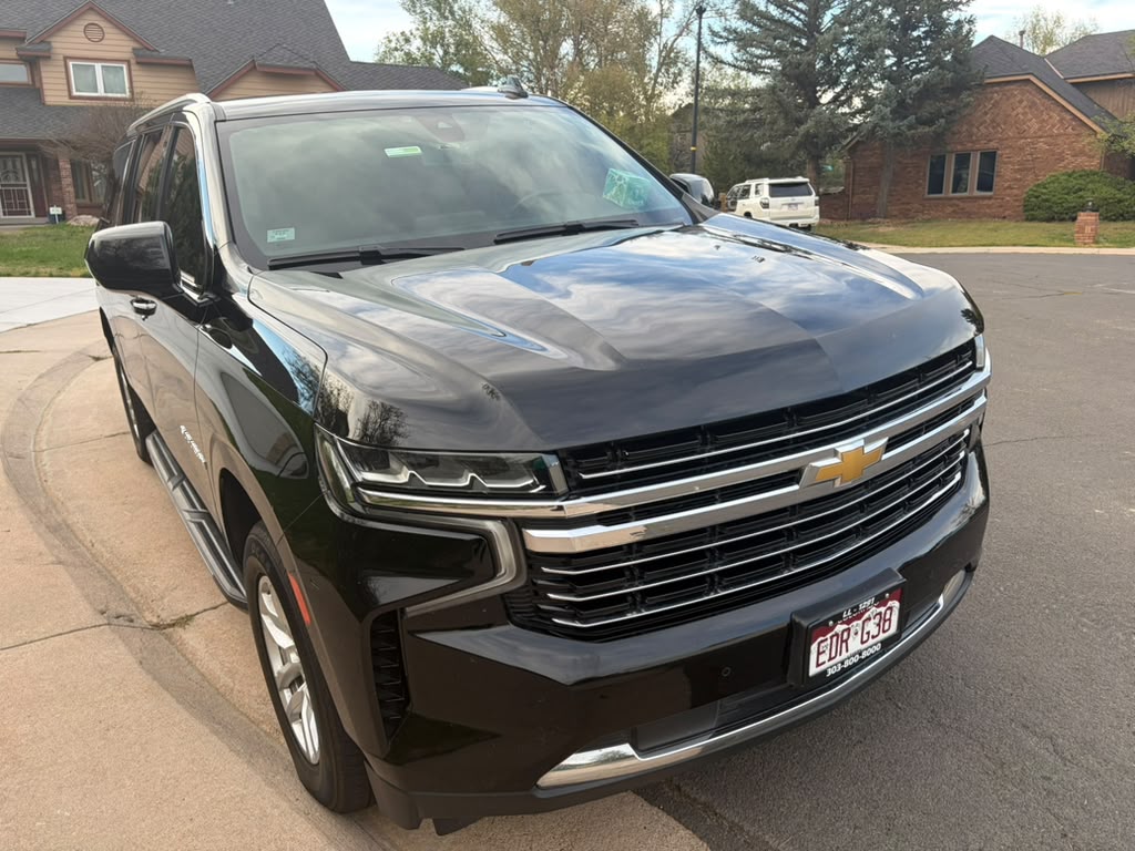 Used 2022 Chevrolet Suburban LT RWD image 1