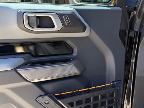 Used 2023 Ford Bronco Badlands image 19