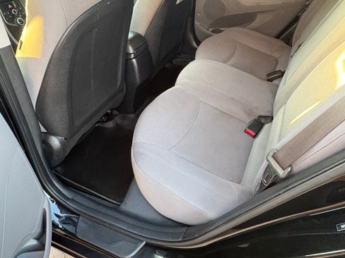 Used 2015 Hyundai Elantra SE w/ Option Group 02 FWD image 14
