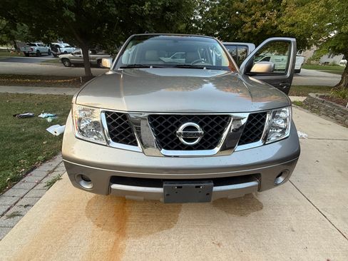 Used 2006 Nissan Pathfinder LE image 2