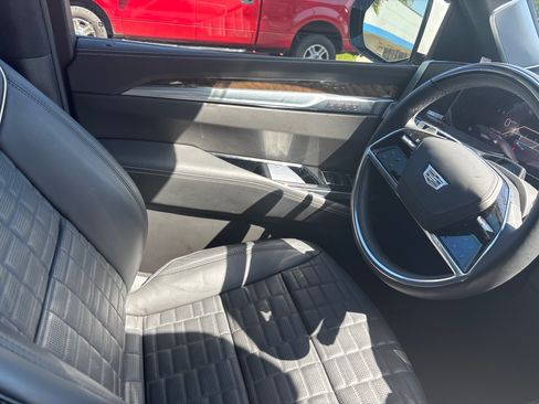 Used 2025 Cadillac Escalade Sport Platinum w/ LPO, ONYX Package image 12