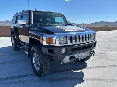 Used 2009 HUMMER H3 Alpha image 2