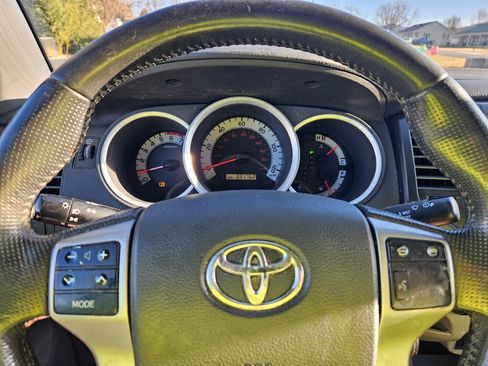 Used 2012 Toyota Tacoma PreRunner image 12