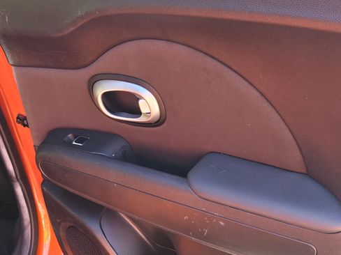 Used 2019 Kia Soul + image 11