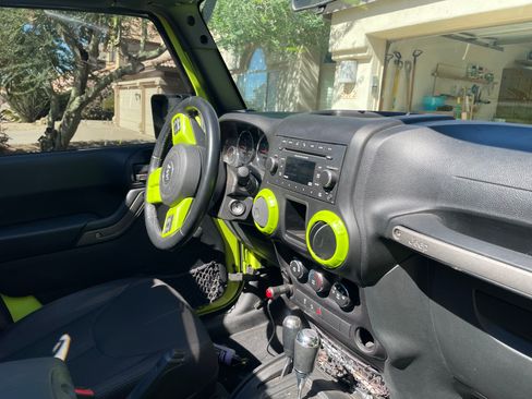 Used 2017 Jeep Wrangler Unlimited Sport w/ Connectivity Group image 6