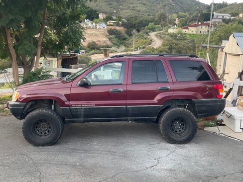 Used 2002 Jeep Grand Cherokee Laredo image 2