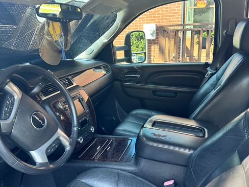 Used 2011 GMC Sierra 2500 Denali w/ Suspension Package, Off-Road image 5