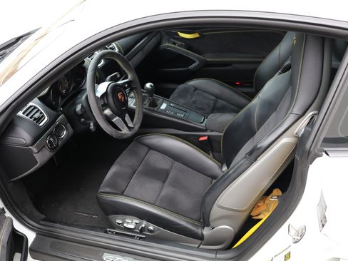Used 2016 Porsche Cayman GT4 image 8