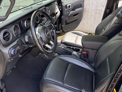 Used 2021 Jeep Wrangler Unlimited Rubicon 4xe w/ Cold Weather Group AWD/4WD image 10