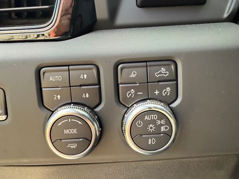 Used 2023 GMC Sierra 1500 AT4 w/ AT4 Premium Package AWD/4WD image 10