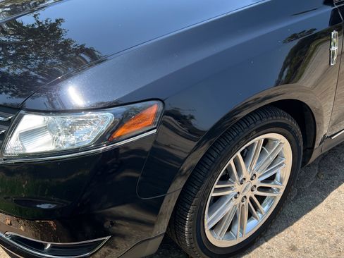 Used 2019 Lincoln MKT AWD image 10