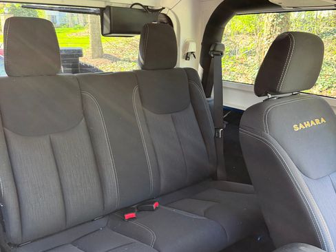 Used 2015 Jeep Wrangler Sahara w/ Connectivity Group AWD/4WD image 12