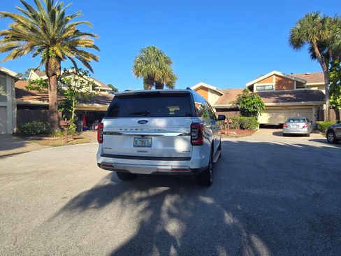Used 2023 Ford Expedition Max Limited image 14