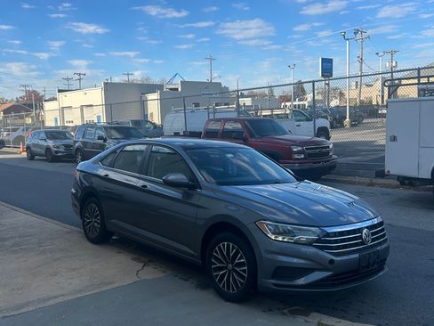 Used 2020 Volkswagen Jetta SE w/ SE Cold Weather Package image 5