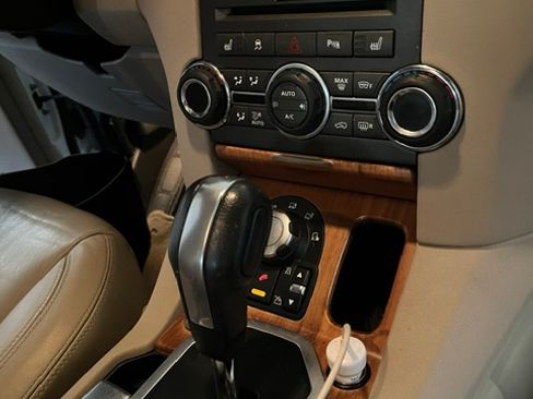 Used 2010 Land Rover LR4 HSE LUX AWD/4WD image 11
