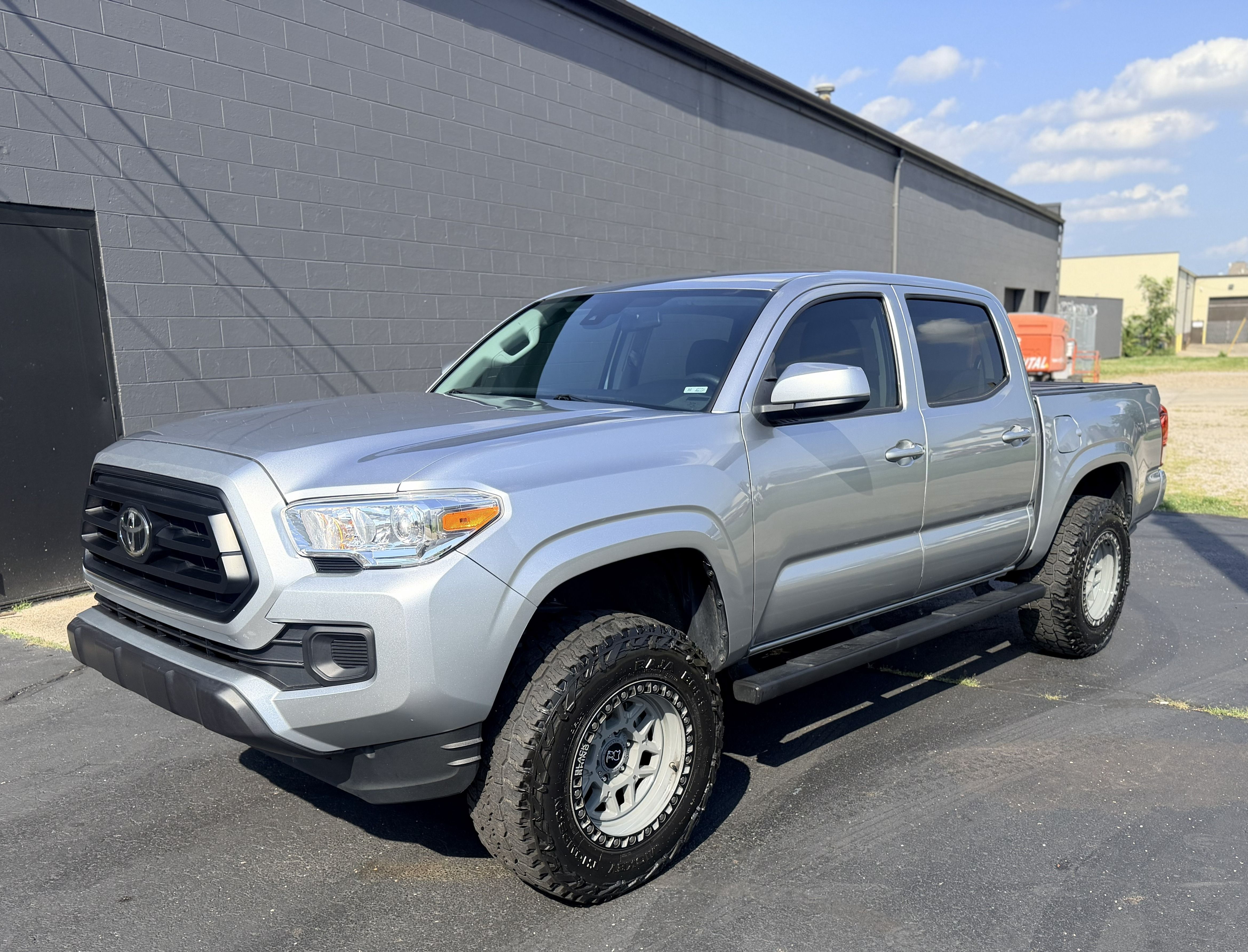 Used 2023 Toyota Tacoma SR AWD/4WD image 1