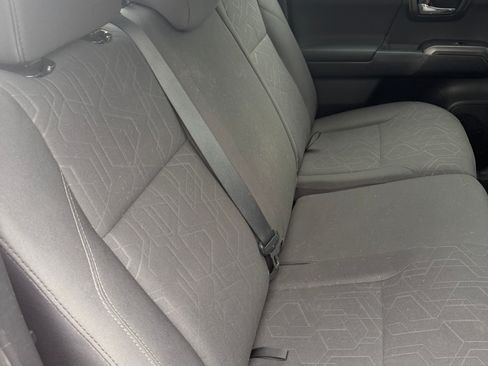 Used 2017 Toyota Tacoma TRD Off-Road image 9