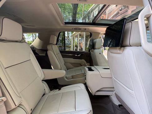 Used 2024 GMC Yukon Denali w/ Advanced Technology Package AWD/4WD image 14