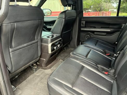 Used 2019 Ford Expedition XLT w/ Equipment Group 202A AWD/4WD image 11