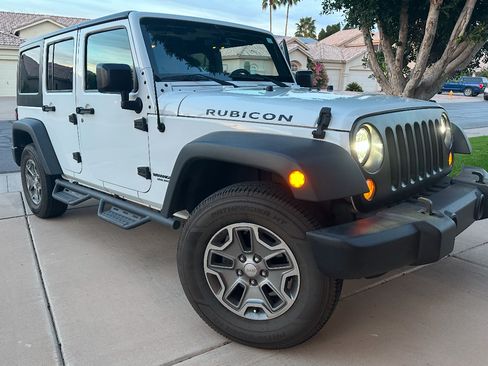 Used 2016 Jeep Wrangler Unlimited Rubicon w/ Connectivity Group image 5