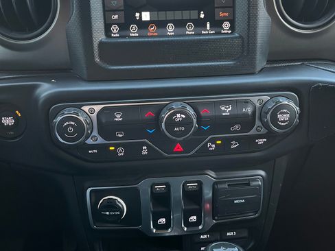 Used 2019 Jeep Wrangler Sport image 12