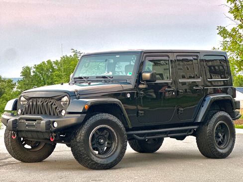 Used 2016 Jeep Wrangler Unlimited Sahara image 1