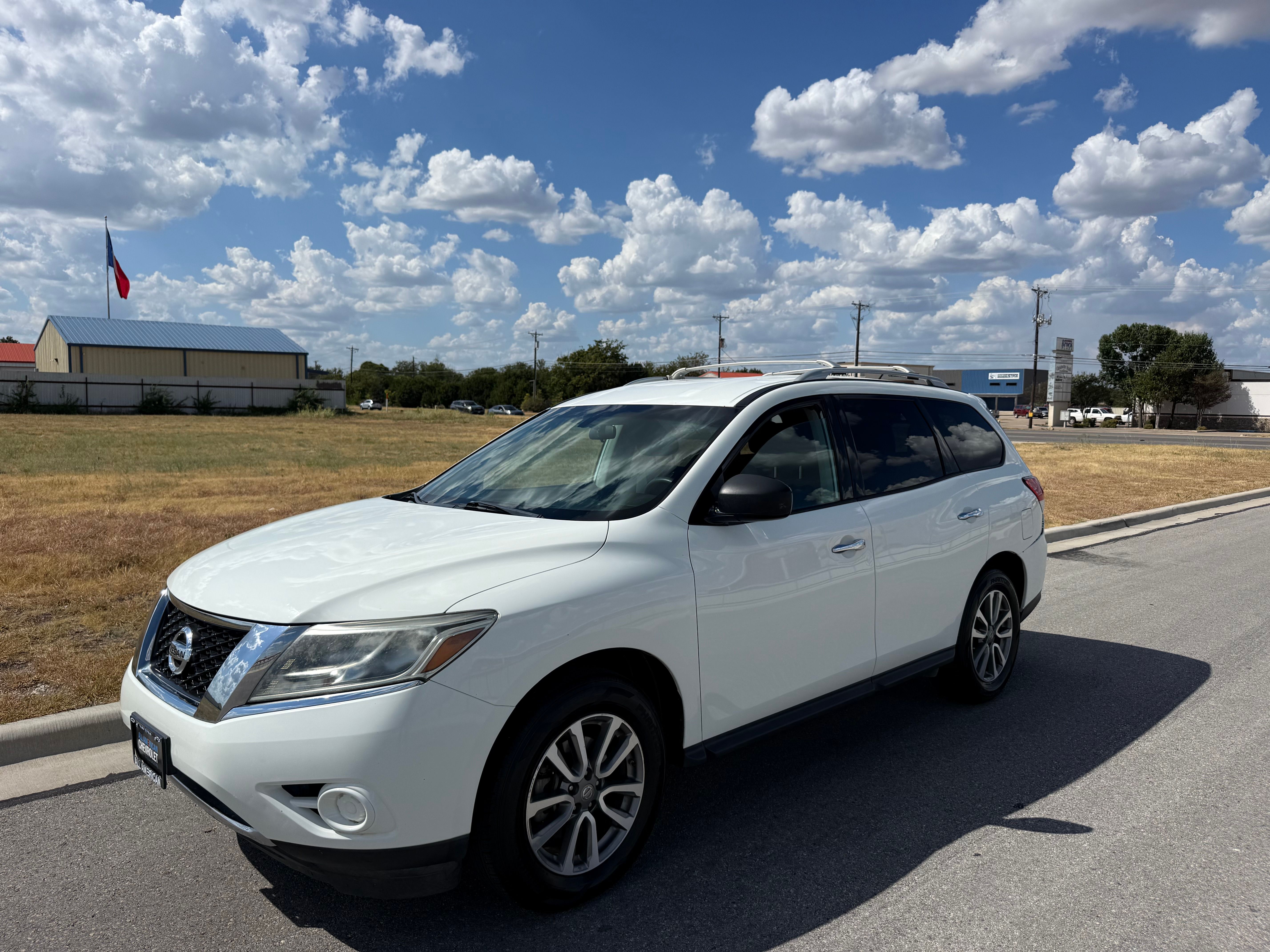 Used 2016 Nissan Pathfinder S FWD image 1