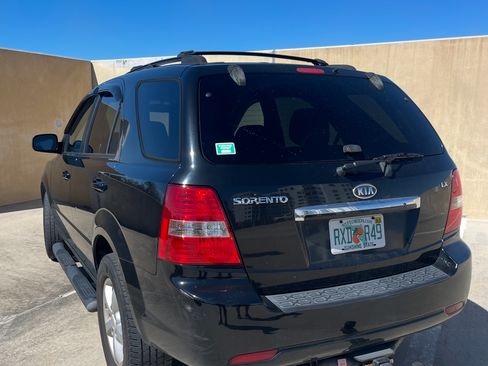Used 2007 Kia Sorento LX w/ Sport Pkg image 4