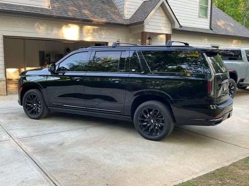 Used 2024 Cadillac Escalade ESV Sport w/ LPO, ONYX Package image 10