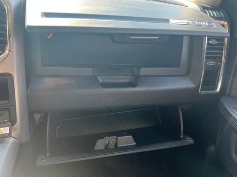 Used 2017 RAM 1500 Laramie image 29